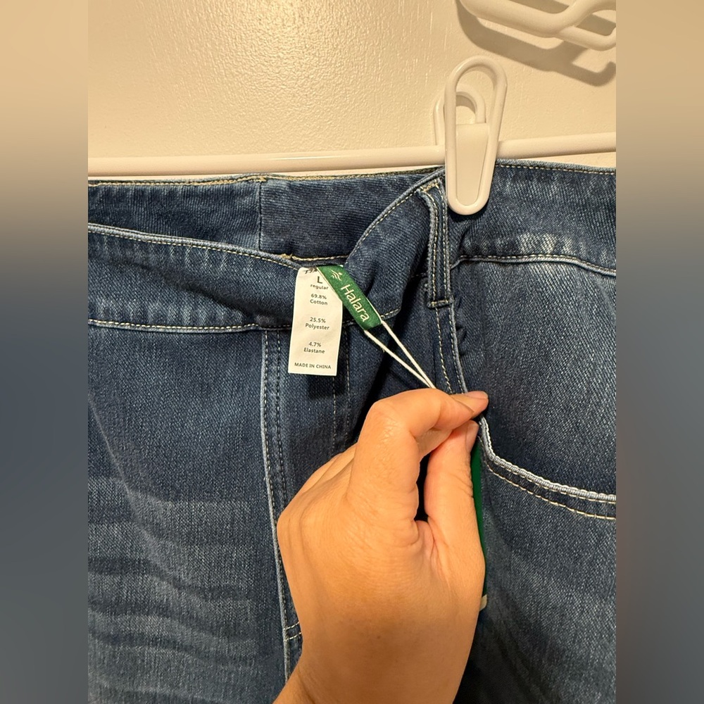 Halara Flex™ Mid Rise Pockets Washed
Wide Leg Casual Jeans - Picture 7 of 9